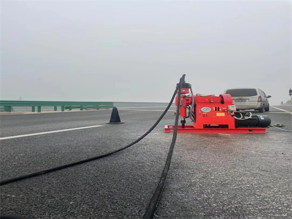 大余马路路基路面开裂下沉注浆加固灌浆